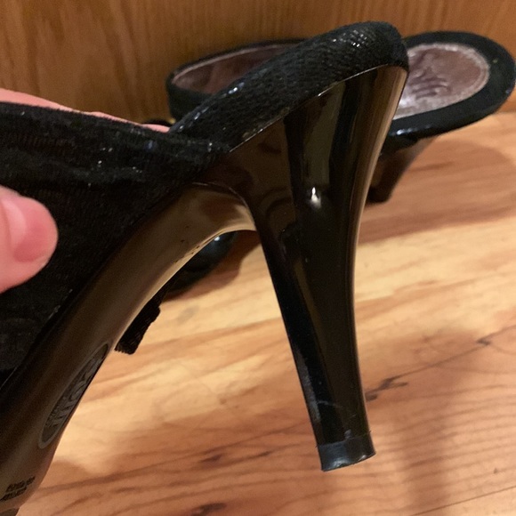Sofft 9.5 black leather two strap sandals slide 4” high heels shimmery sexy EUC - Picture 4 of 14